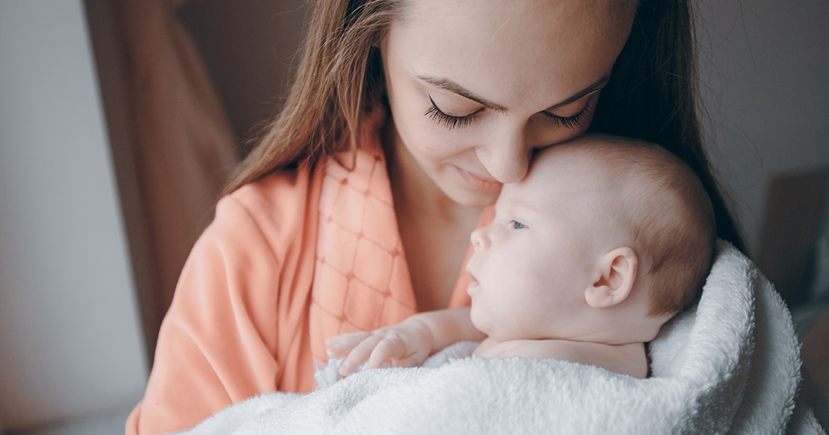 Licença-maternidade e salário-maternidade devem iniciar a partir da alta hospitalar da mãe ou do bebê, confirma STF